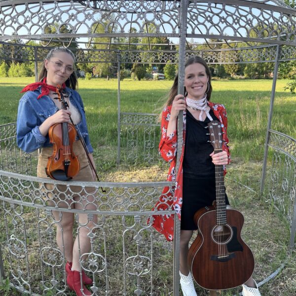 Livemusik fiol, gitarr och sång Livemusic Stockholm Country music Två kvinnliga musiker